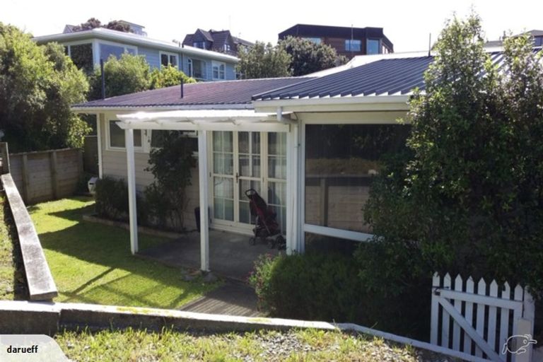 Photo of property in 202 Townsend Road, Miramar, Wellington, 6022