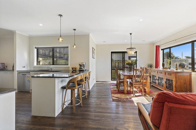 Photo of property in 13 Madeira Close, Whitby, Porirua, 5024