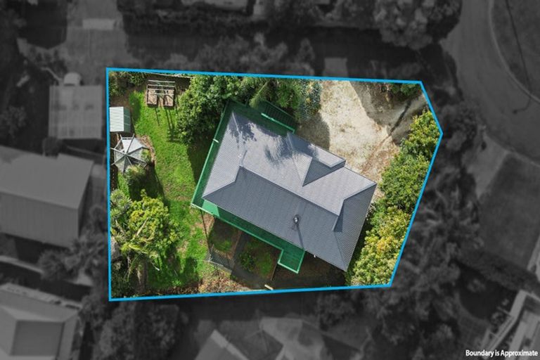 Photo of property in 16 Leaming Place, Clarks Beach, 2122