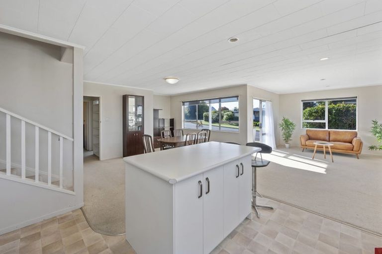 Photo of property in 7 Reeves Road, Acacia Bay, Taupo, 3330