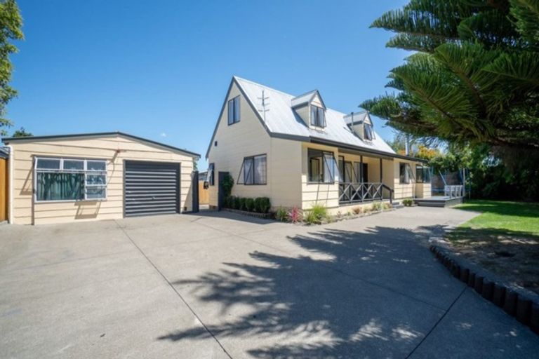 Photo of property in 32 Rosedale Crescent, Cloverlea, Palmerston North, 4412