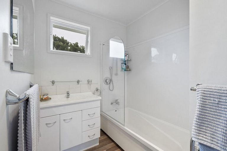 Photo of property in 6 Kimberley Grove, Westbrook, Palmerston North, 4412