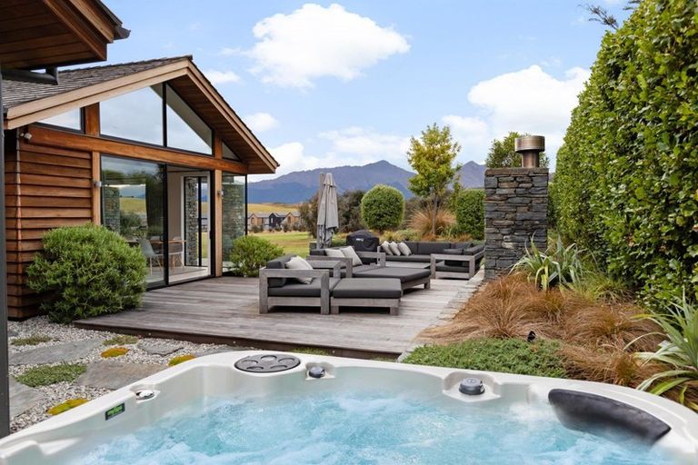 Photo of property in 8 Buckler Court, Jacks Point, Queenstown, 9371