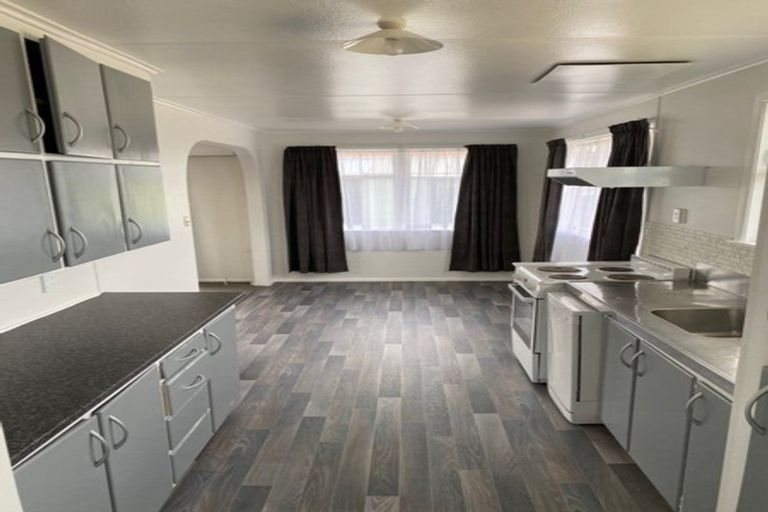 Photo of property in 12 Mosston Road, Castlecliff, Whanganui, 4501