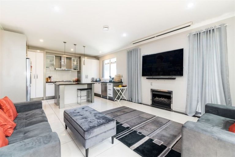 Photo of property in 406a Te Atatu Road, Te Atatu Peninsula, Auckland, 0610