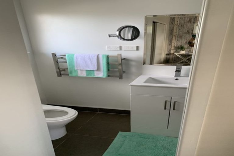 Photo of property in 44 Hepburn Road, Glendene, Auckland, 0602