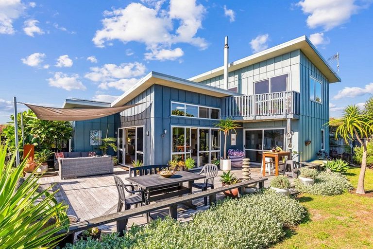 Photo of property in 30 Pharazyn Avenue, Waikanae Beach, Waikanae, 5036