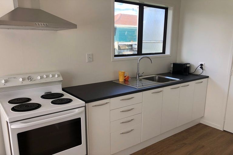 Photo of property in 2/10 Taitimu Drive, Weymouth, Auckland, 2103