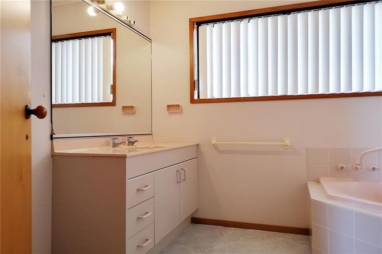 Photo of property in 1/47 Wolsley Avenue, Milford, Auckland, 0620