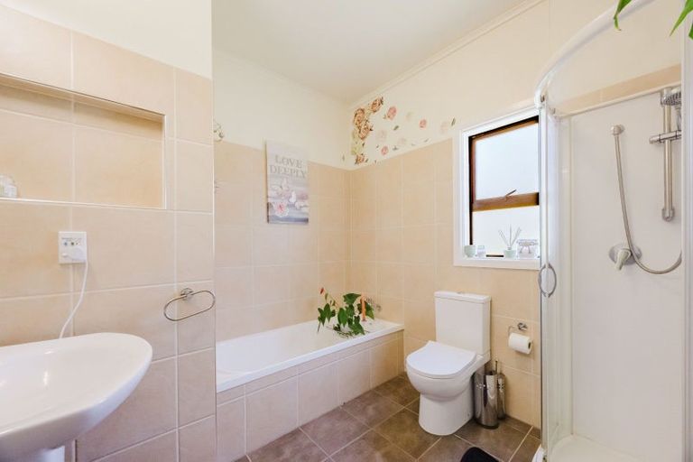 Photo of property in 20 Domain Road, Waipawa, 4210