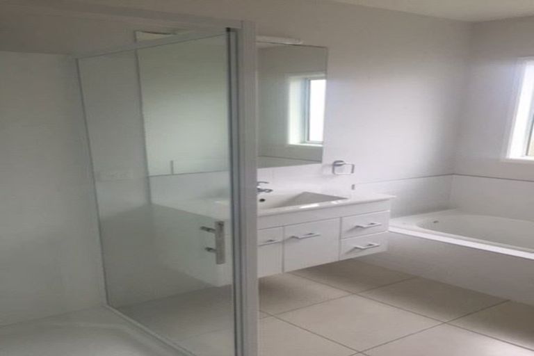 Photo of property in 15a Caldera Close, Pyes Pa, Tauranga, 3112