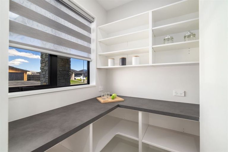 Photo of property in 6 Bryden Place, Halswell, Christchurch, 8025