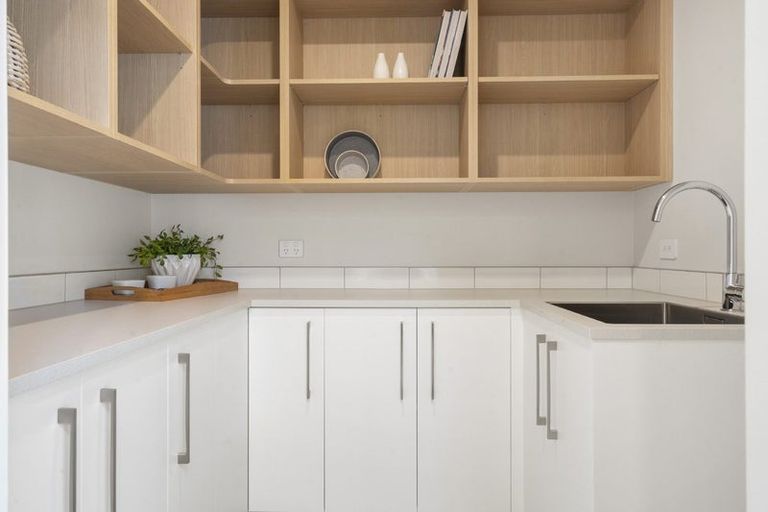 Photo of property in 55 Parkmore Drive, Rosehill, Papakura, 2113