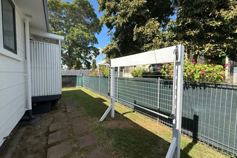 Photo of property in 2/23 Station Road, Takanini, 2112
