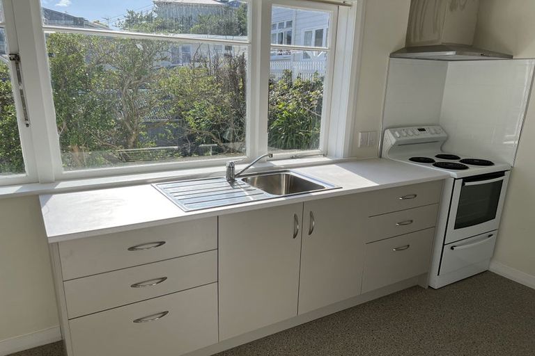 Photo of property in 22 Hawker Street, Mount Victoria, Wellington, 6011