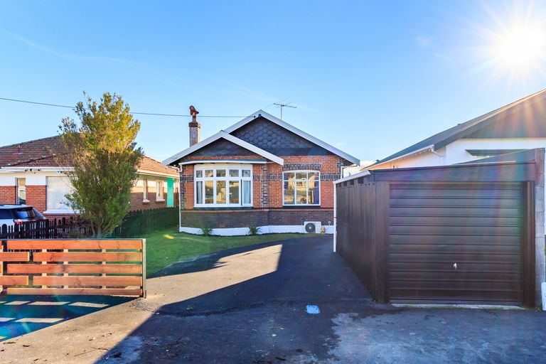 Photo of property in 16 Crest Street, Tainui, Dunedin, 9013