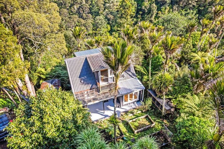 Photo of property in 33 Tainui Road, Titirangi, Auckland, 0604