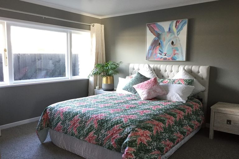 Photo of property in 25 Longburn Road, Henderson, Auckland, 0610