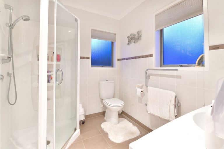 Photo of property in 24 Chesterfield Way, Orewa, 0931