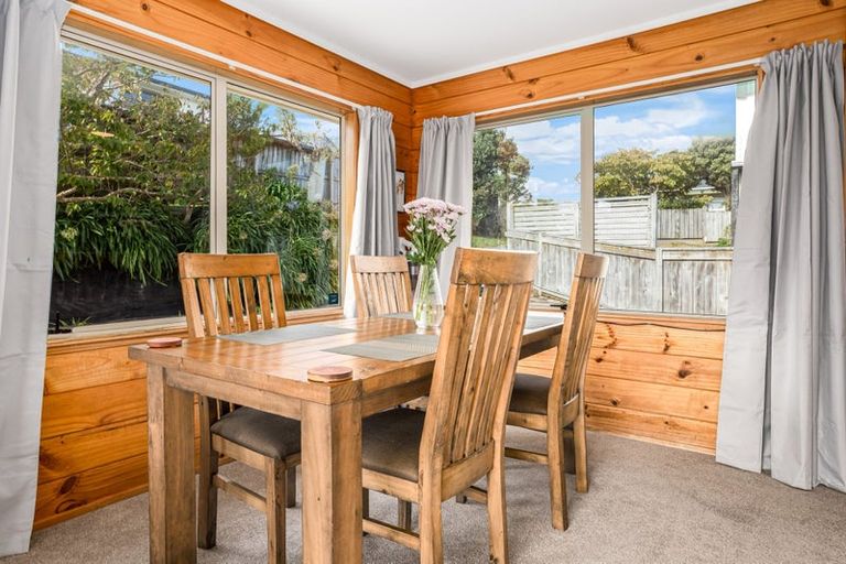 Photo of property in 117a Gloaming Hill, Titahi Bay, Porirua, 5022