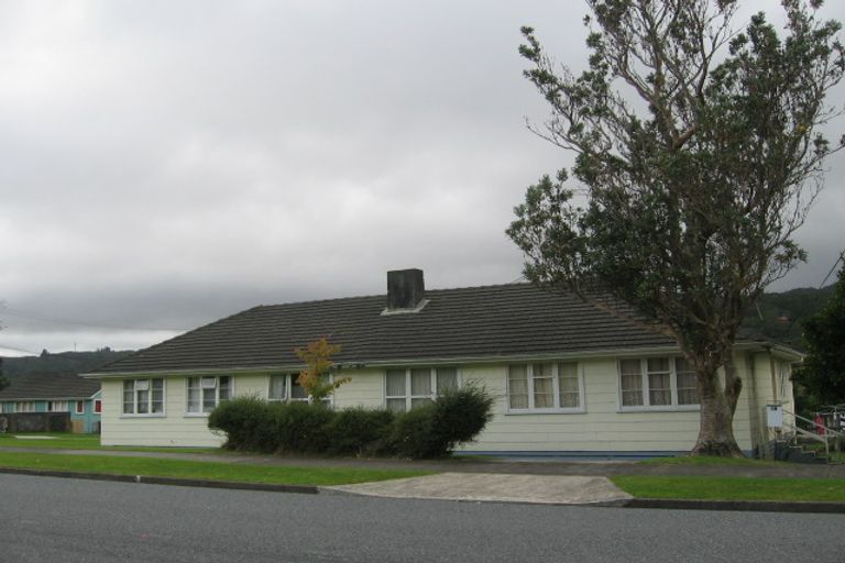 Photo of property in 18 Bird Grove, Stokes Valley, Lower Hutt, 5019