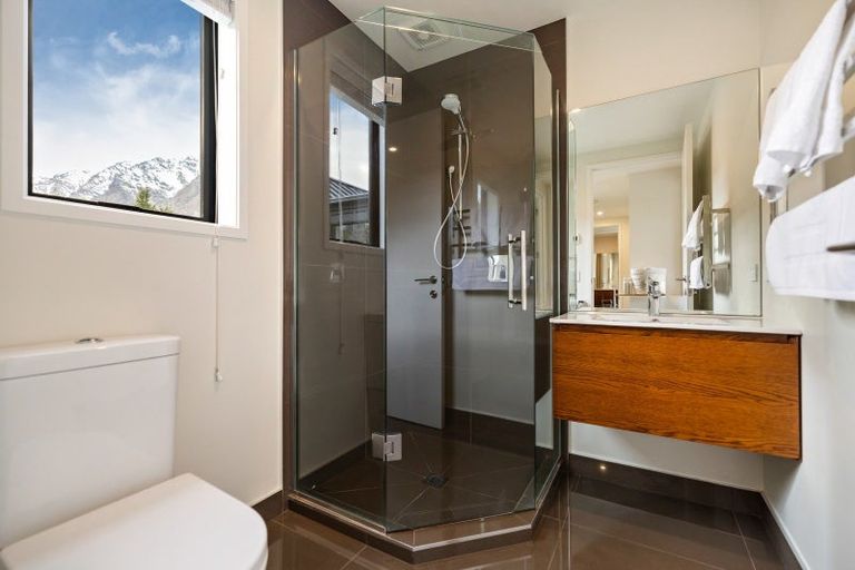 Photo of property in 35 Jacks Point Rise, Jacks Point, Queenstown, 9371