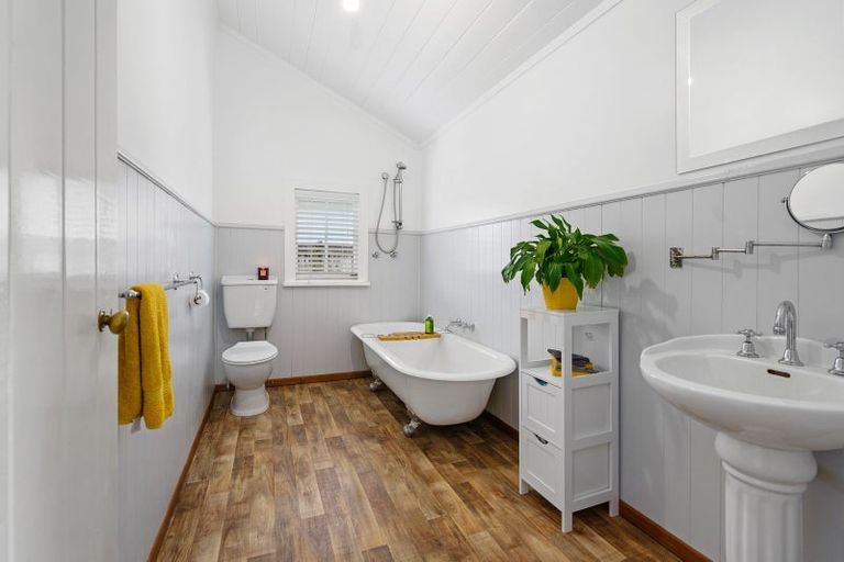 Photo of property in 18 Clare Street, Cambridge, 3434