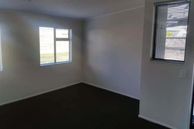 Photo of property in 60 Hillcrest Drive, Kelvin Grove, Palmerston North, 4414