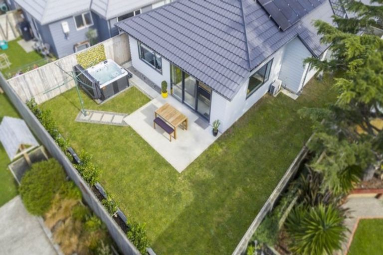 Photo of property in 14 Poppy Watts Grove, Stokes Valley, Lower Hutt, 5019