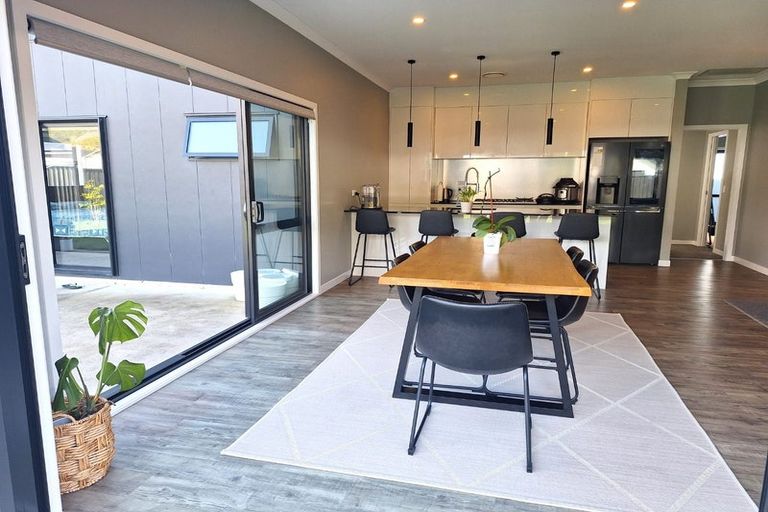 Photo of property in 10 Salisbury Crescent, Wallaceville, Upper Hutt, 5018