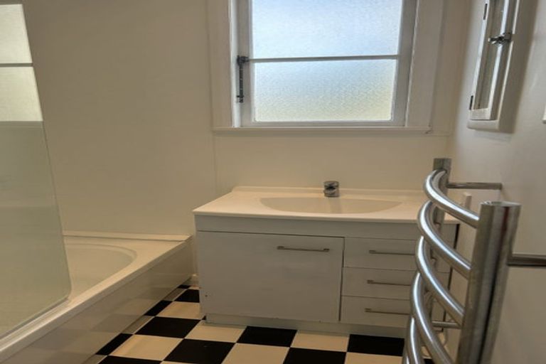 Photo of property in 530 Featherston Street, Roslyn, Palmerston North, 4414