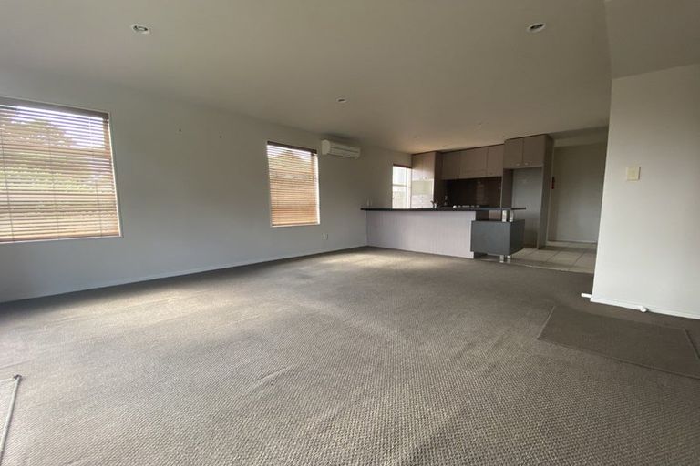 Photo of property in 38b Ruskin Road, Newlands, Wellington, 6037