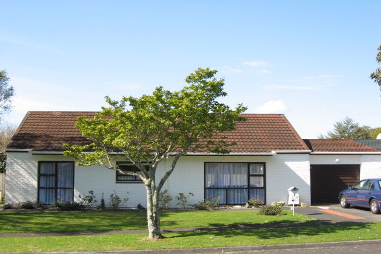 Photo of property in 4 Magnolia Drive, Westown, New Plymouth, 4310