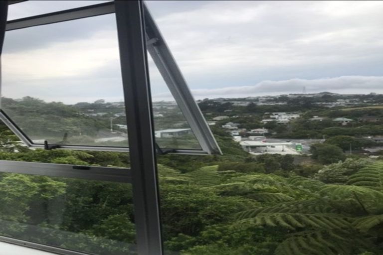 Photo of property in 32a Cheltenham Terrace, Newlands, Wellington, 6037