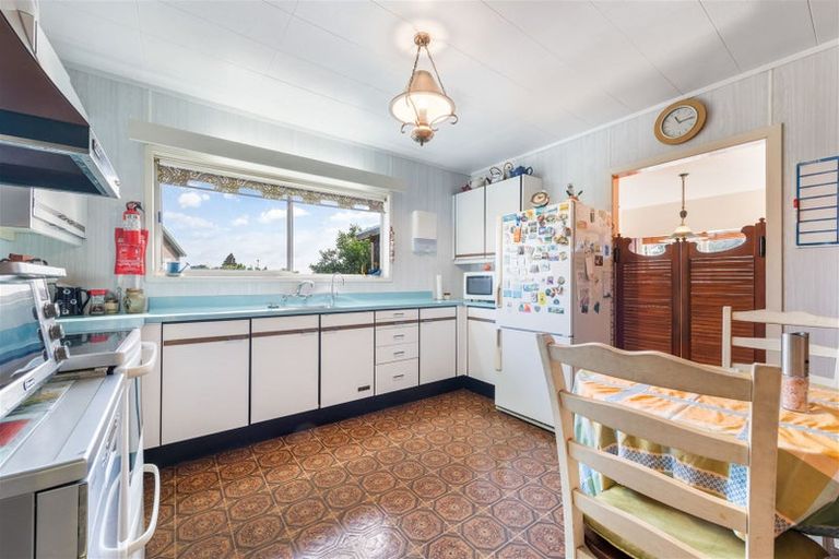 Photo of property in 11 Pamela Place, New Lynn, Auckland, 0600