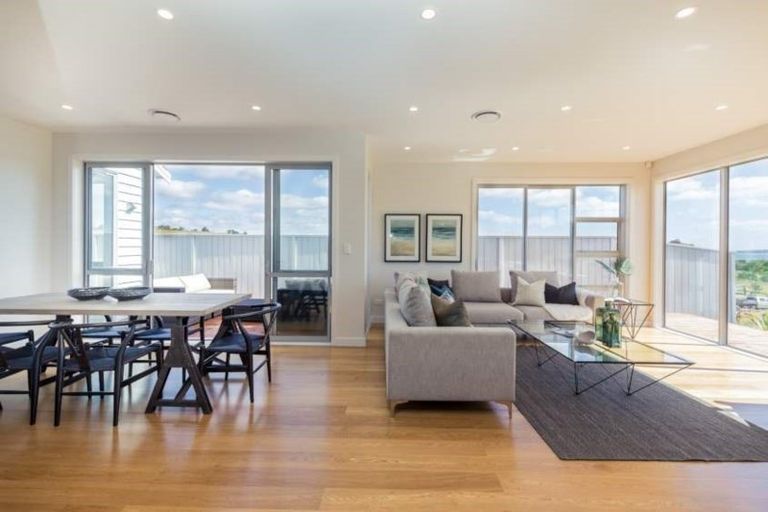 Photo of property in 3 Tuangi Street, Long Bay, Auckland, 0630