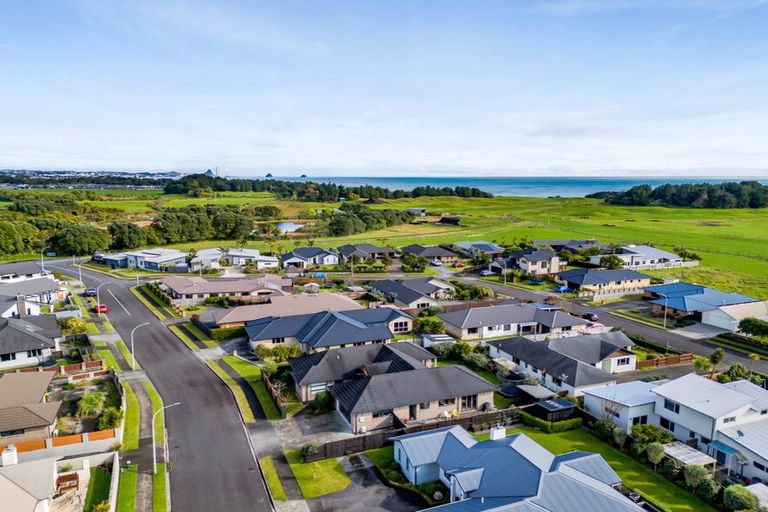Photo of property in 5 Marlin Terrace, Bell Block, New Plymouth, 4312