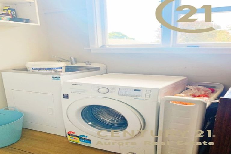 Photo of property in 5 Glenora Place, Hornby, Christchurch, 8042