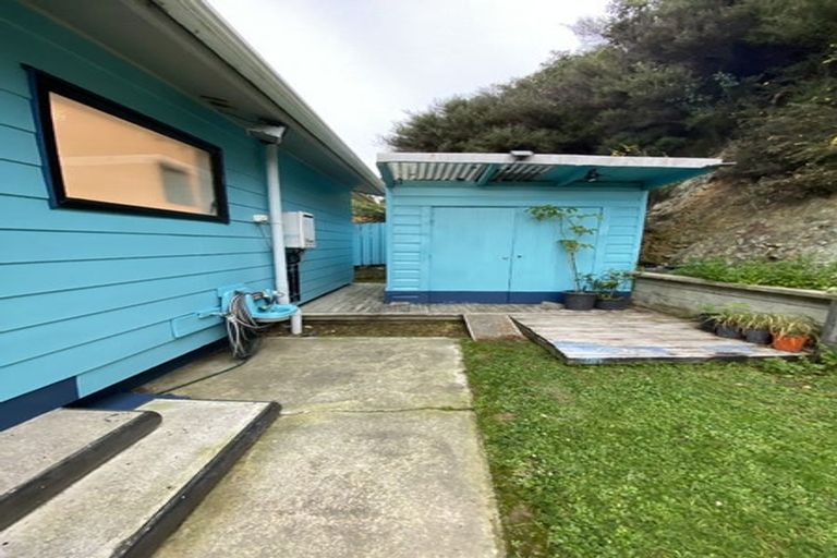 Photo of property in 33 Omapere Street, Whitby, Porirua, 5024