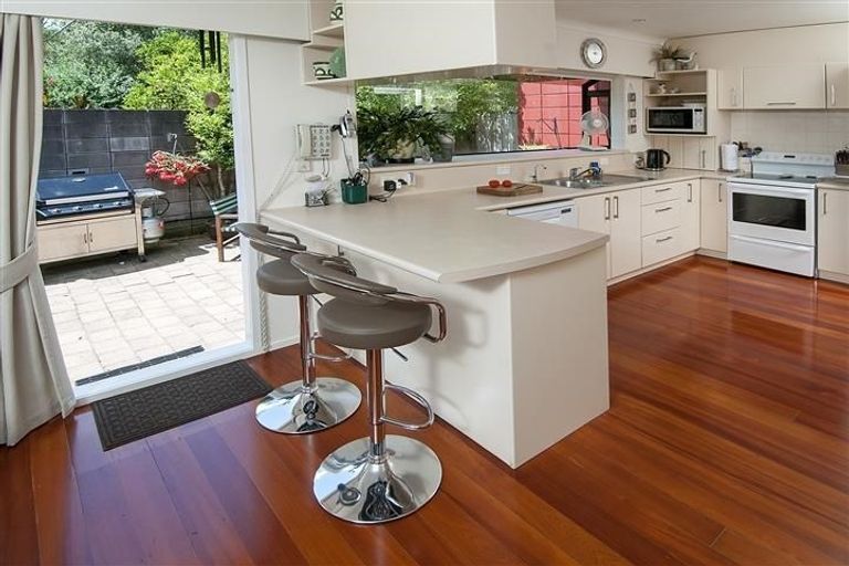 Photo of property in 53 Thatcher Street, Mission Bay, Auckland, 1071