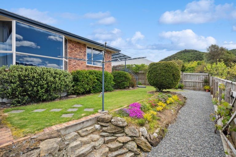 Photo of property in 19 Ranui Street, Waikawa, Picton, 7220