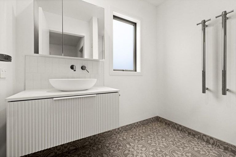 Photo of property in 102 Auckland Road, Greenmeadows, Napier, 4112