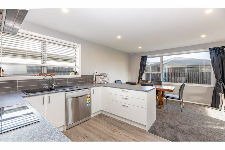 Photo of property in 2/19 Rookwood Avenue, New Brighton, Christchurch, 8083