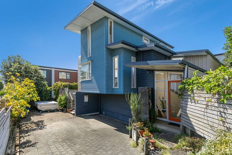 Photo of property in 39b Forrest Hill Road, Milford, Auckland, 0620