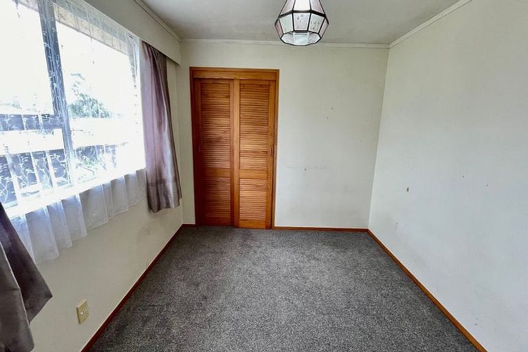 Photo of property in 1/17 Ashbourne Place, Glendene, Auckland, 0602