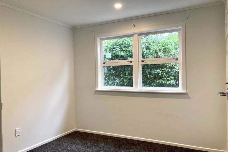 Photo of property in 1 Normandy Place, Henderson, Auckland, 0610