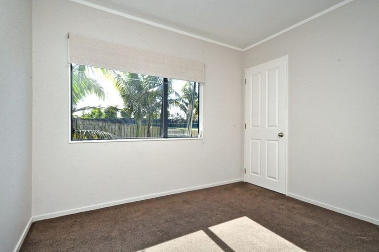 Photo of property in 182 Whangaparaoa Road, Red Beach, 0932