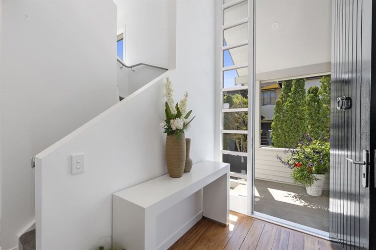 Photo of property in 75a Stanley Point Road, Stanley Point, Auckland, 0624