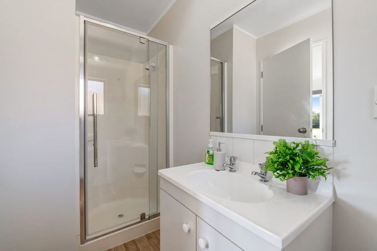 Photo of property in 14 Greta Place, Stanmore Bay, Whangaparaoa, 0932