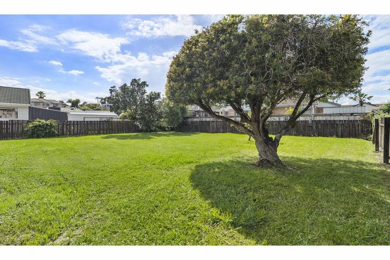 Photo of property in 2/12 Bay Street, Red Beach, 0932